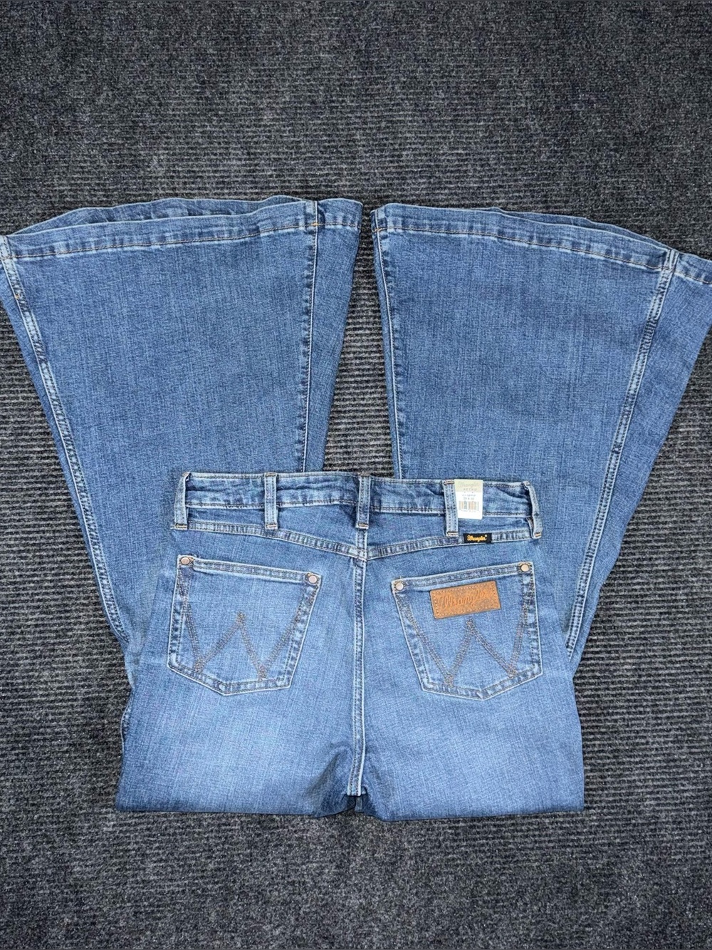 Wrangler Retro NWT High Rise Trumpet Super Flare Bell Bottom Jeans 29x32 Western